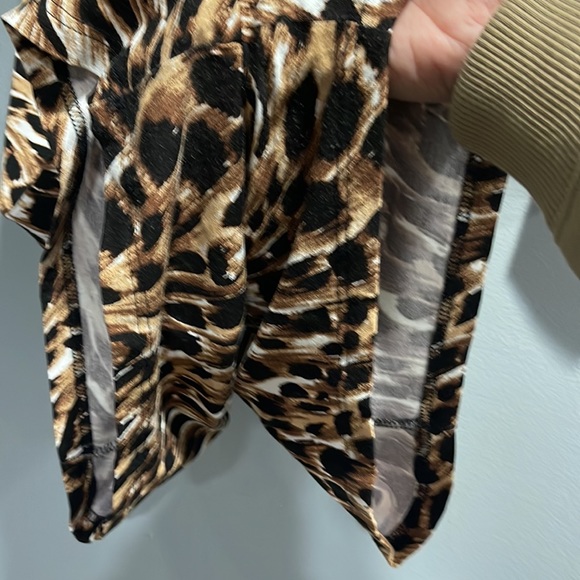 Women’s size 12 Animal print short suit - Picture 5 of 5